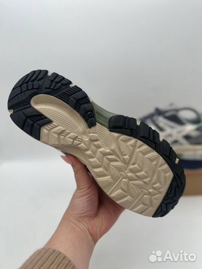 Кроссовки asics