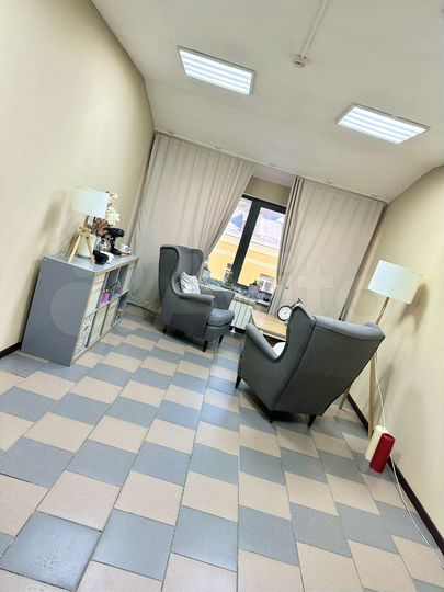 С арендатором, панорамные окна от, 17.5 м²