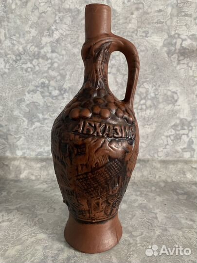 Глиняный кувшин для вина