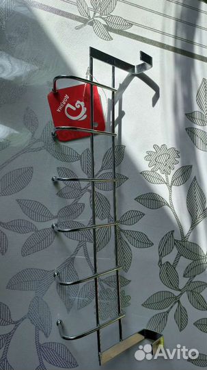 Вешалка надверная