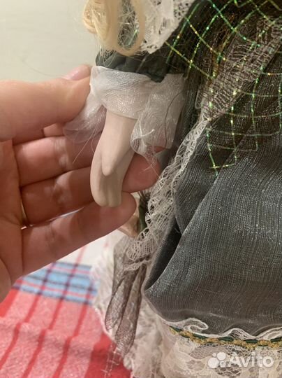 Кукла фарфоровая коллекционная Швеция