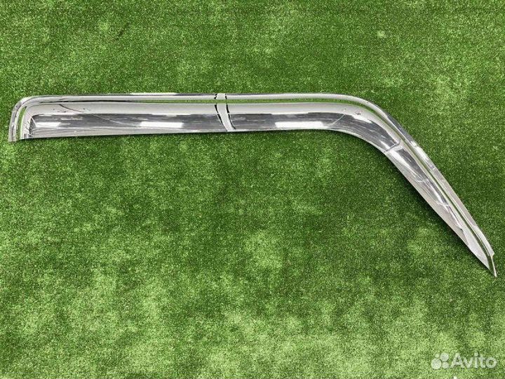 Ветровик передний правый Isuzu Elf NKR66 4HF1 1997