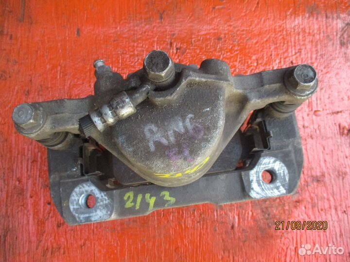 Суппорт тормозной передний левый honda stream RN6/7/8/9