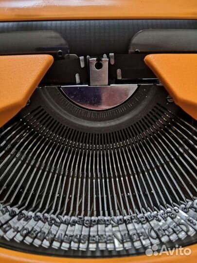 Печатная пишущая машинка