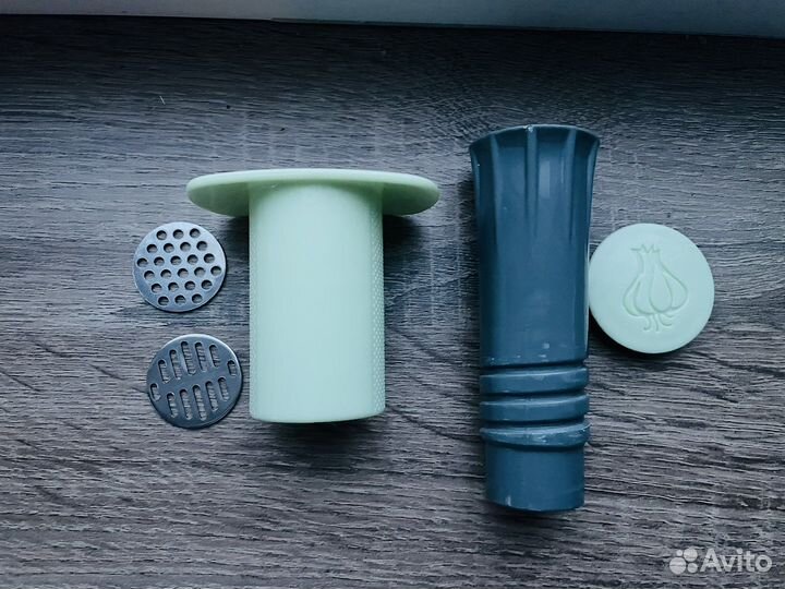 Пресс для чеснока (чеснокодавилка)