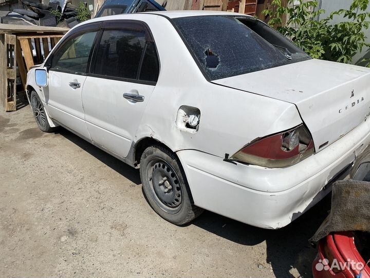 Mitsubishi Lancer Cedia 1.5 CVT, 2001, битый, 300 000 км