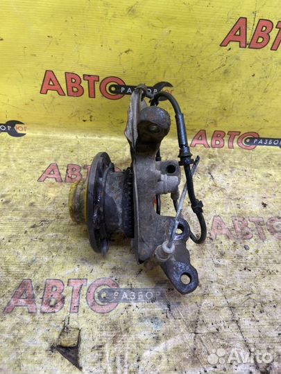 Поворотный кулак передний правый Opel Omega A2