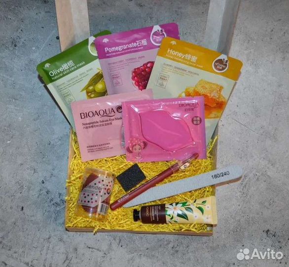 Подарочный набор с косметикой/ бьюти бокс