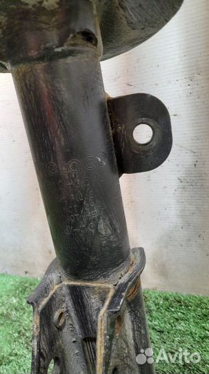 Амортизатор передний левый Chevrolet Captiva C100