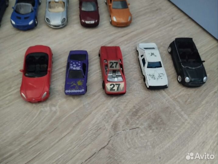 Игрушечные железные машинки