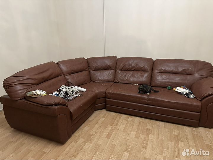 Кожаный диван бу