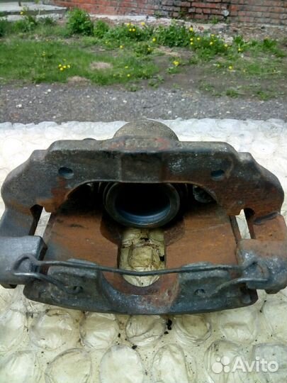 Суппорт тормозной перед лево Ford Fusion