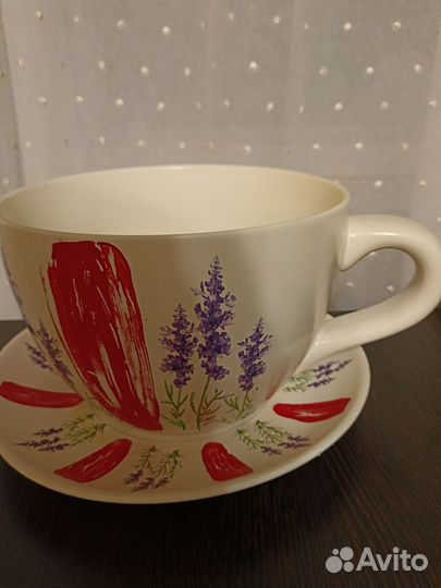 Кашпо в виде большой чашки с блюдцем