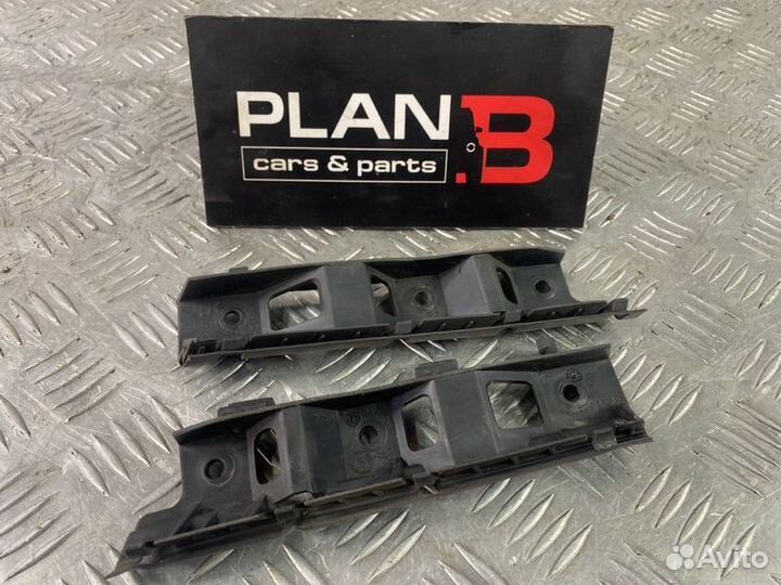 Крепление бампера правое Volkswagen Passat B6