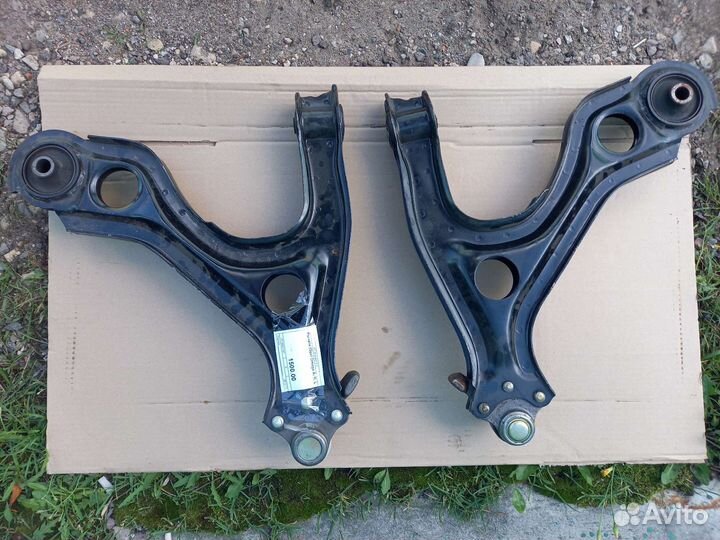 Рычаг передний