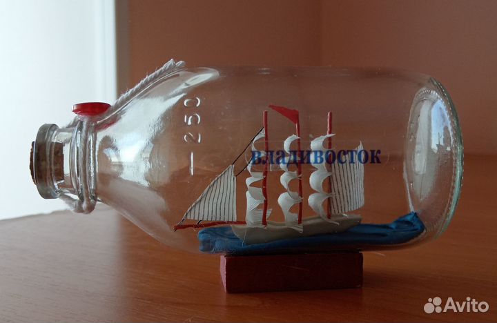 Корабль сувенирный в бутылке