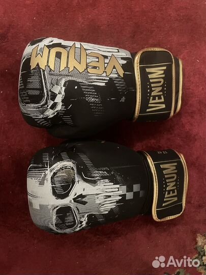 Боксерские перчатки
