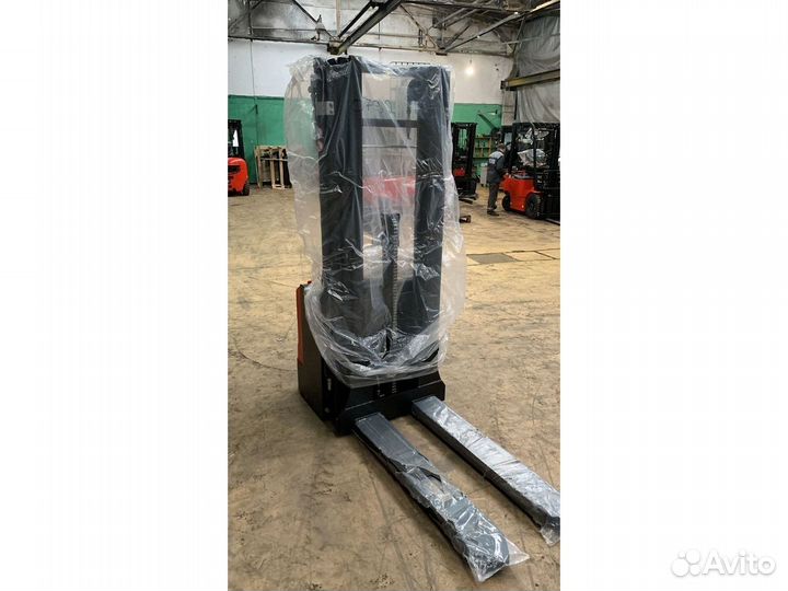 Штабелер самоходный WSA161