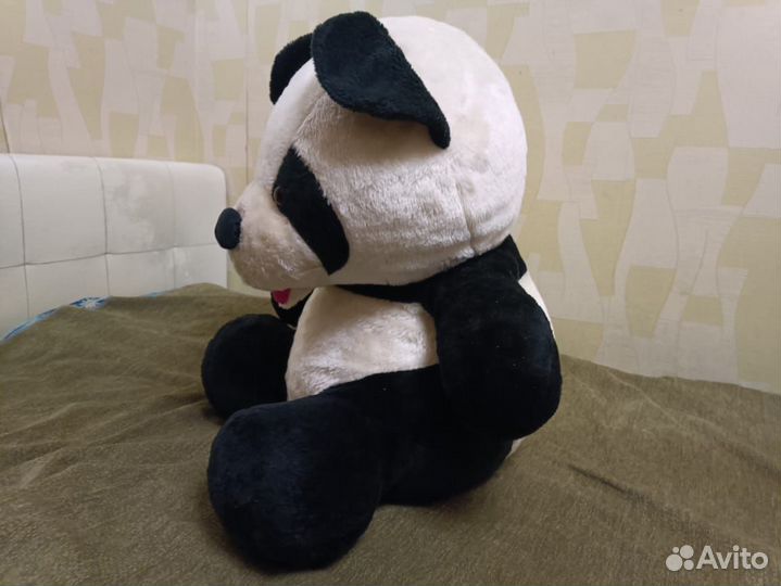 Большой плюшевый медведь 