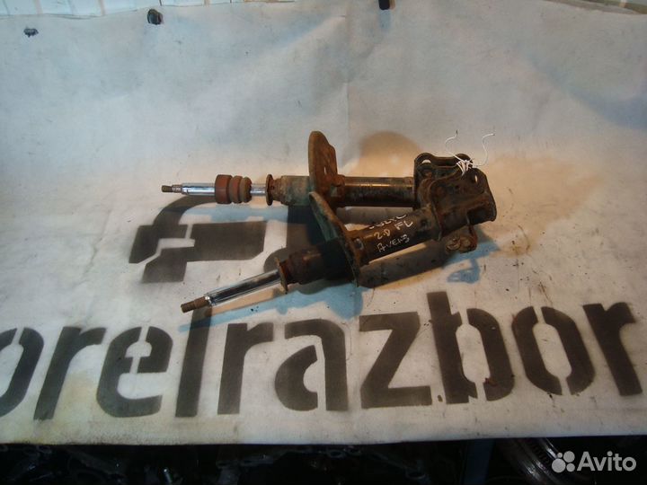 Амортизатор перед Toyota Avensis 1 тойота авенсис