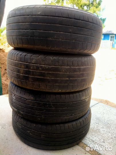 Bridgestone Dueler H/T 687 235/60 R16