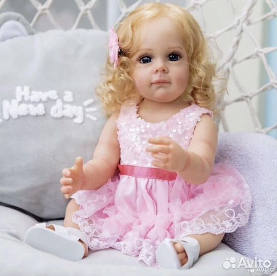 Красивая куколка девочка-девочка