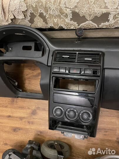 Панель приора 1 в хорошем состоянии