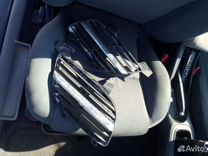 Nissan almera n16 решотки переднего бампера