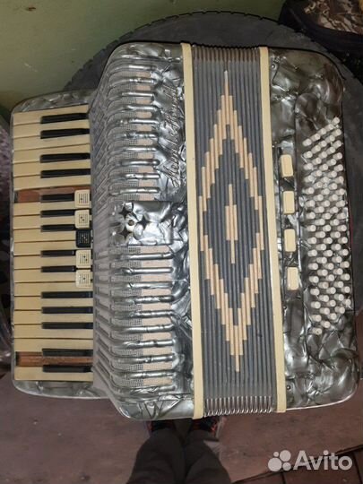 Аккордеон отличный Meinel & Herold серый