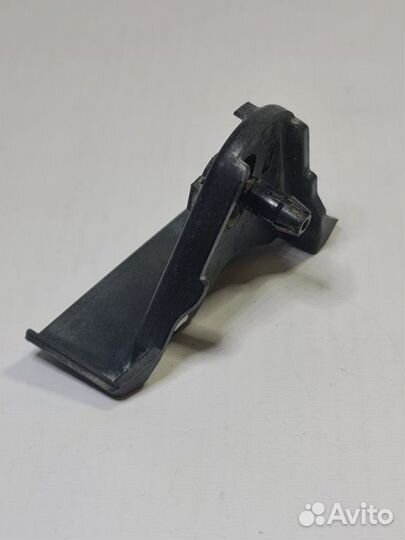 Накладка петли капота передняя левая Volkswagen