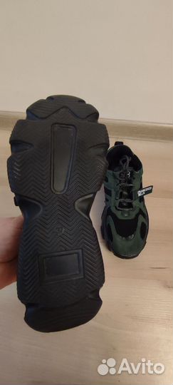 Кроссовки женские