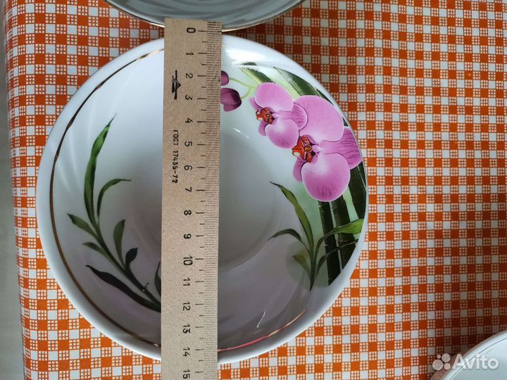 Тарелки пирожковые и суповые, блюдца, салатники