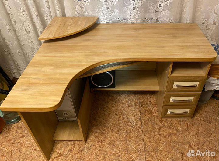 Компьютерный стол