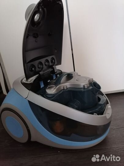 Пылесос с водяным фильтром