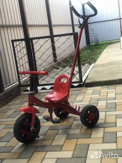 Детский велосипед с ручкой