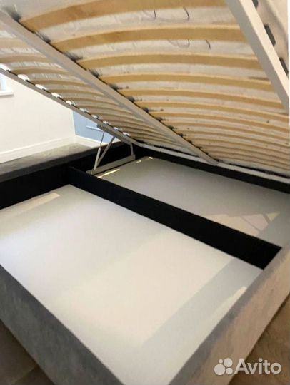 Кровать двуспальная с подъемным механизмом