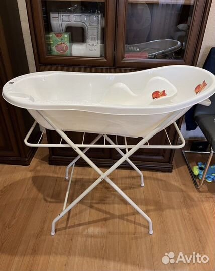 Детская ванночка для купания с подставкой и горкой