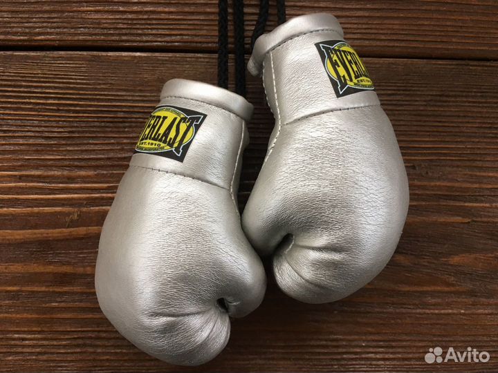 Боксерские перчатки на зеркало