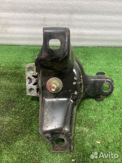 Подушка двигателя Ford Focus седан 1.8 eydk 2003