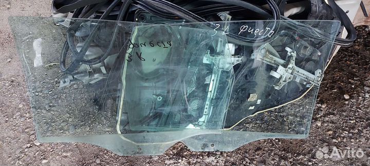 Стекло двери заднее на Ford Fiesta