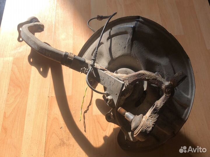 Кулак поворотный левый Mercedes W211