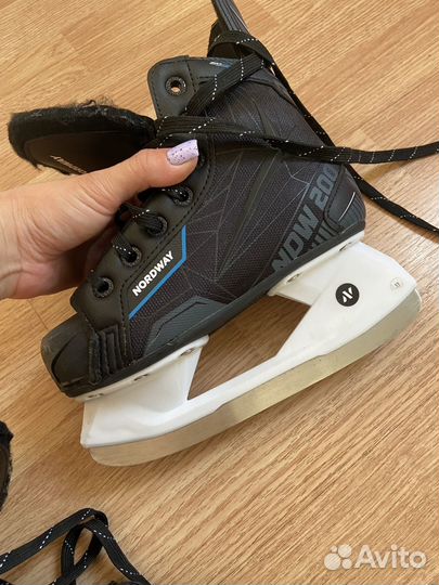 Коньки хоккейные