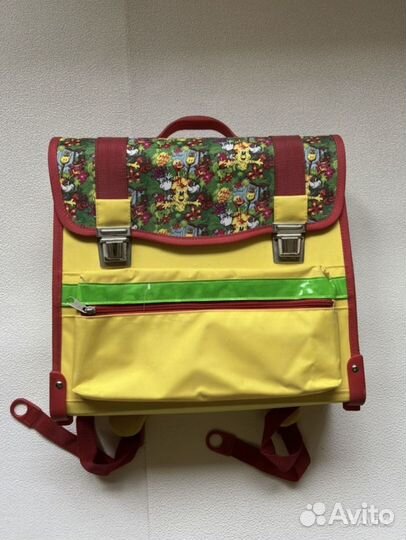 Ранец школьныйиз пластика