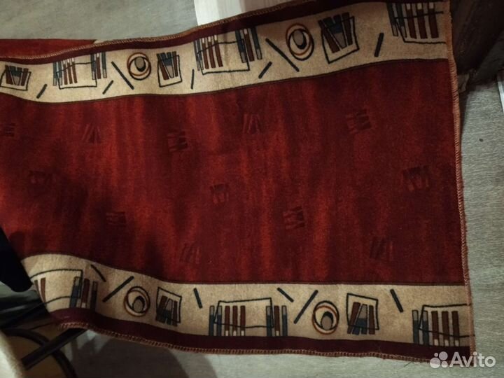 Ковровая дорожка в отличном состоянии