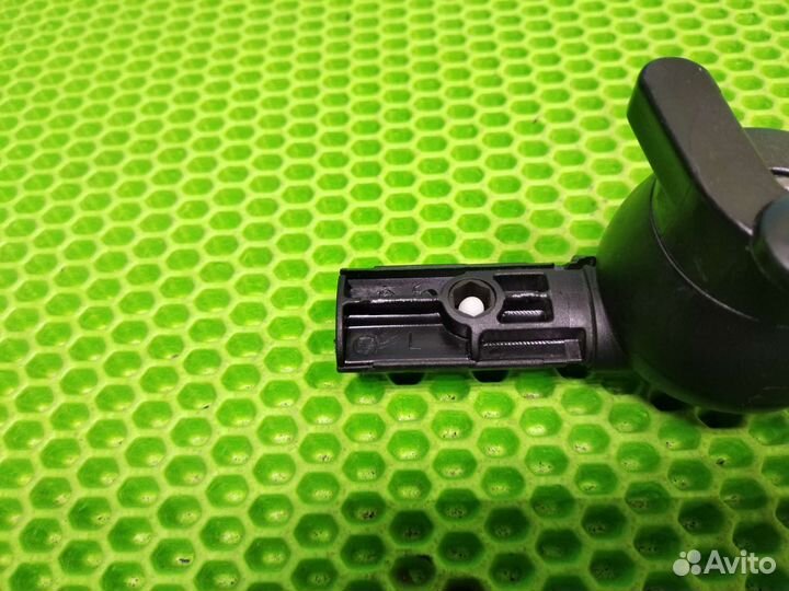 Шарнир ручки на коляску Yoya, сторона L