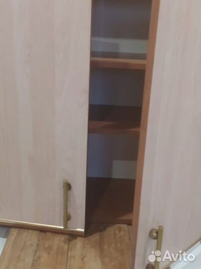 Кухонный навесной шкаф
