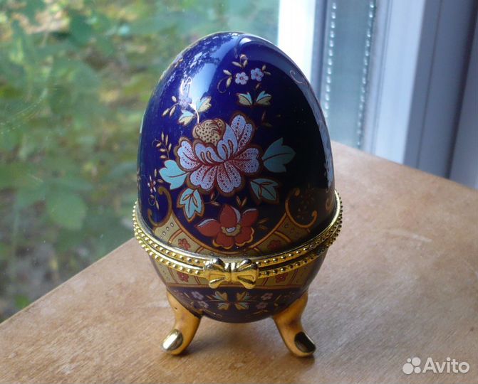 Шкатулка яйцо на ножках.Высота 8 см