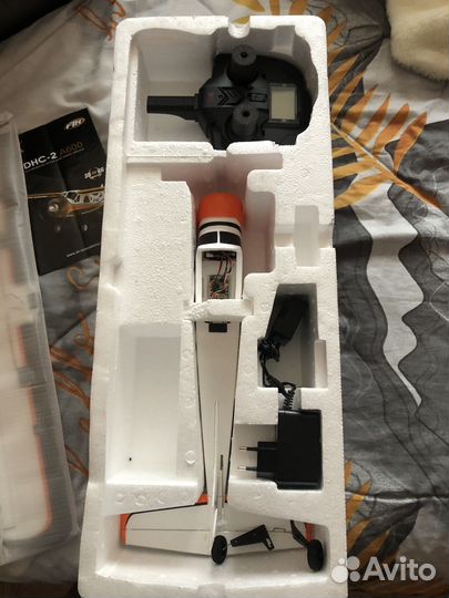 Радиоуправляемый самолет DHC 2 A600