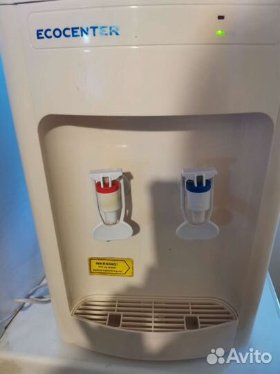 Кулер и 2 бутылки