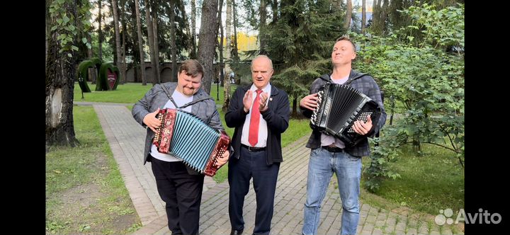 Певец-баянист Антон Малышев